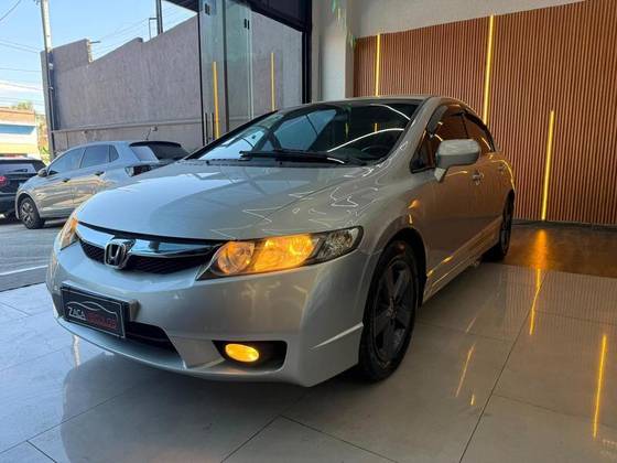 HONDA CIVIC 1.8 LXS 16V FLEX 4P AUTOMÁTICO HONDA CIVIC 1.8 LXS 16V FLEX 4P AUTOMÁTICO